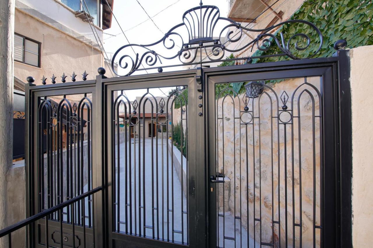 נצרת Louis Guesthouse מראה חיצוני תמונה