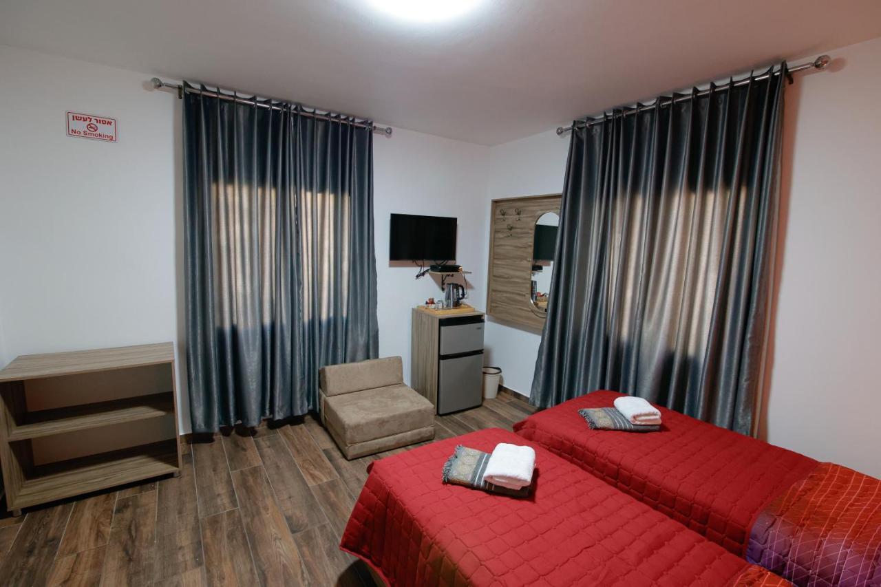 נצרת Louis Guesthouse מראה חיצוני תמונה