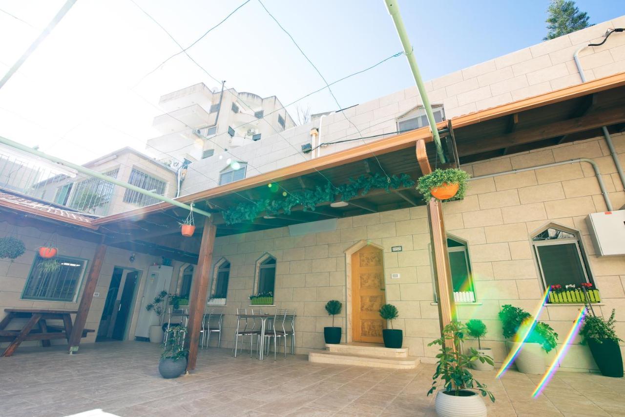 נצרת Louis Guesthouse מראה חיצוני תמונה