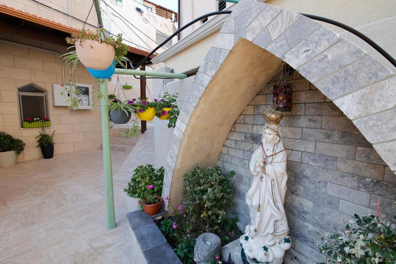 נצרת Louis Guesthouse מראה חיצוני תמונה