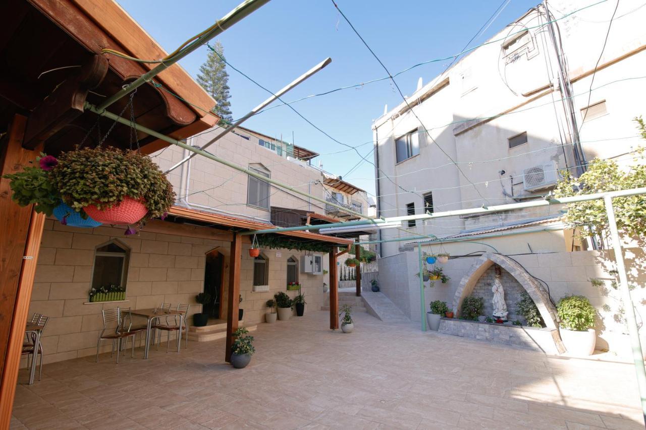נצרת Louis Guesthouse מראה חיצוני תמונה