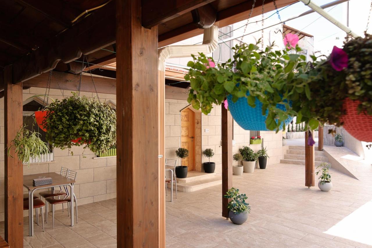נצרת Louis Guesthouse מראה חיצוני תמונה