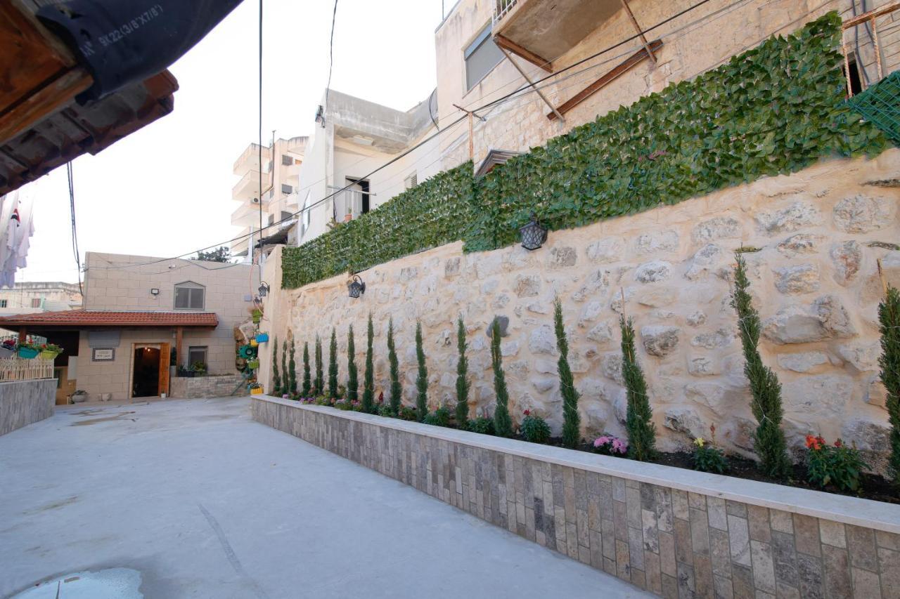 נצרת Louis Guesthouse מראה חיצוני תמונה