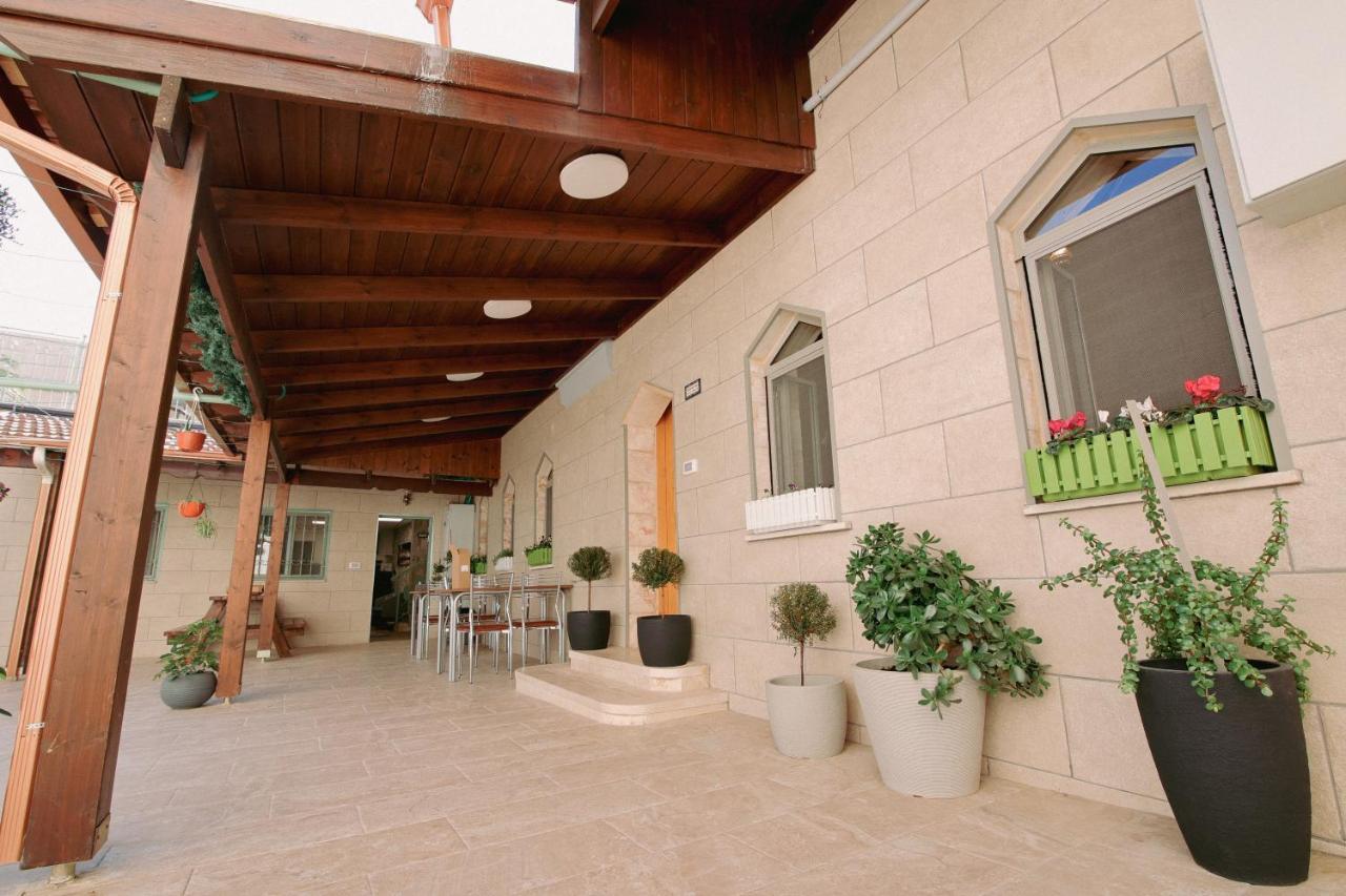 נצרת Louis Guesthouse מראה חיצוני תמונה
